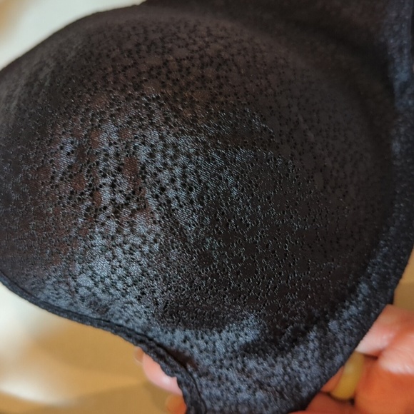 Barely There 34D Black Shine Wired Lightly Lined Bra - Picture 3 of 7